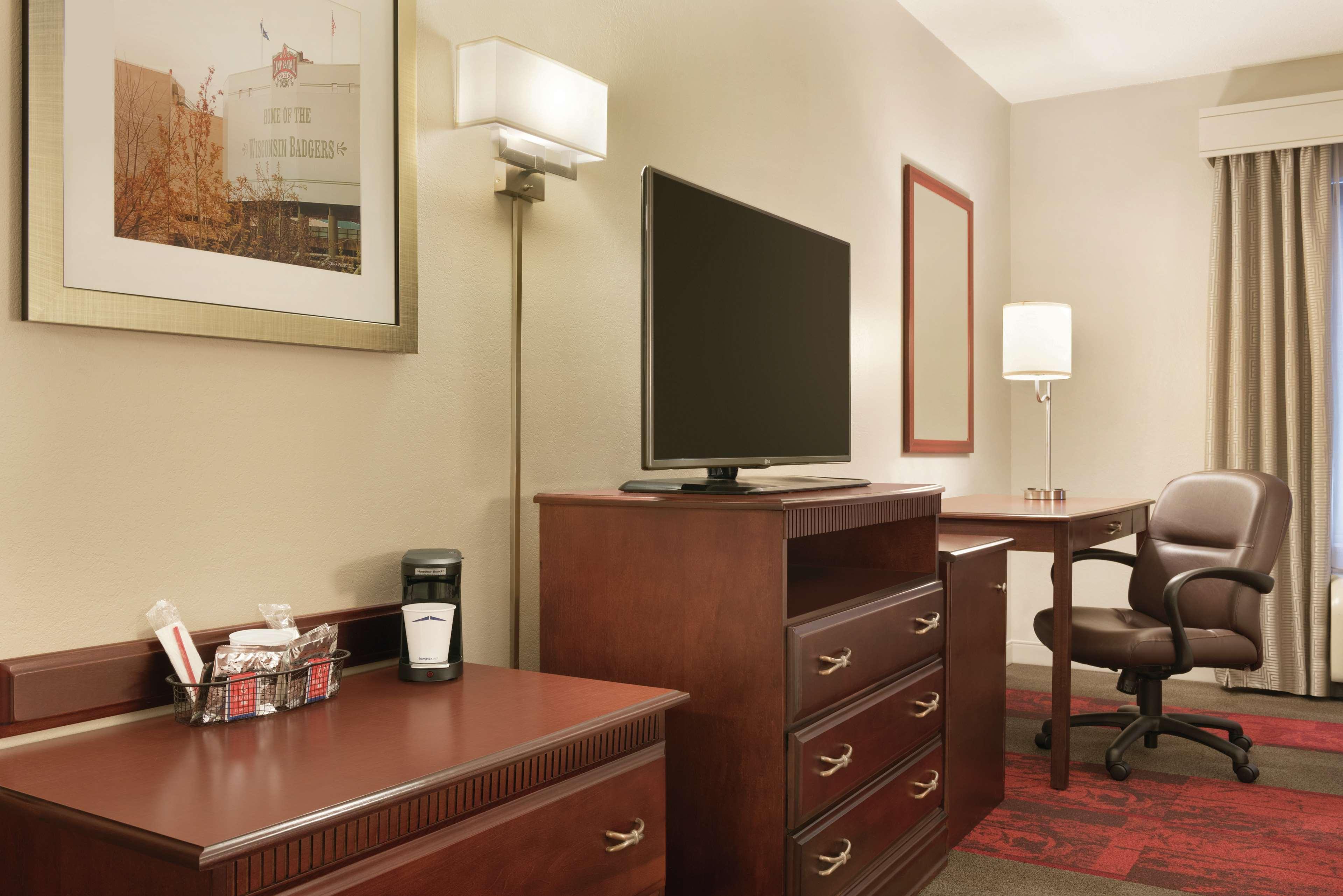 Hampton Inn & Suites Madison - West Buitenkant foto