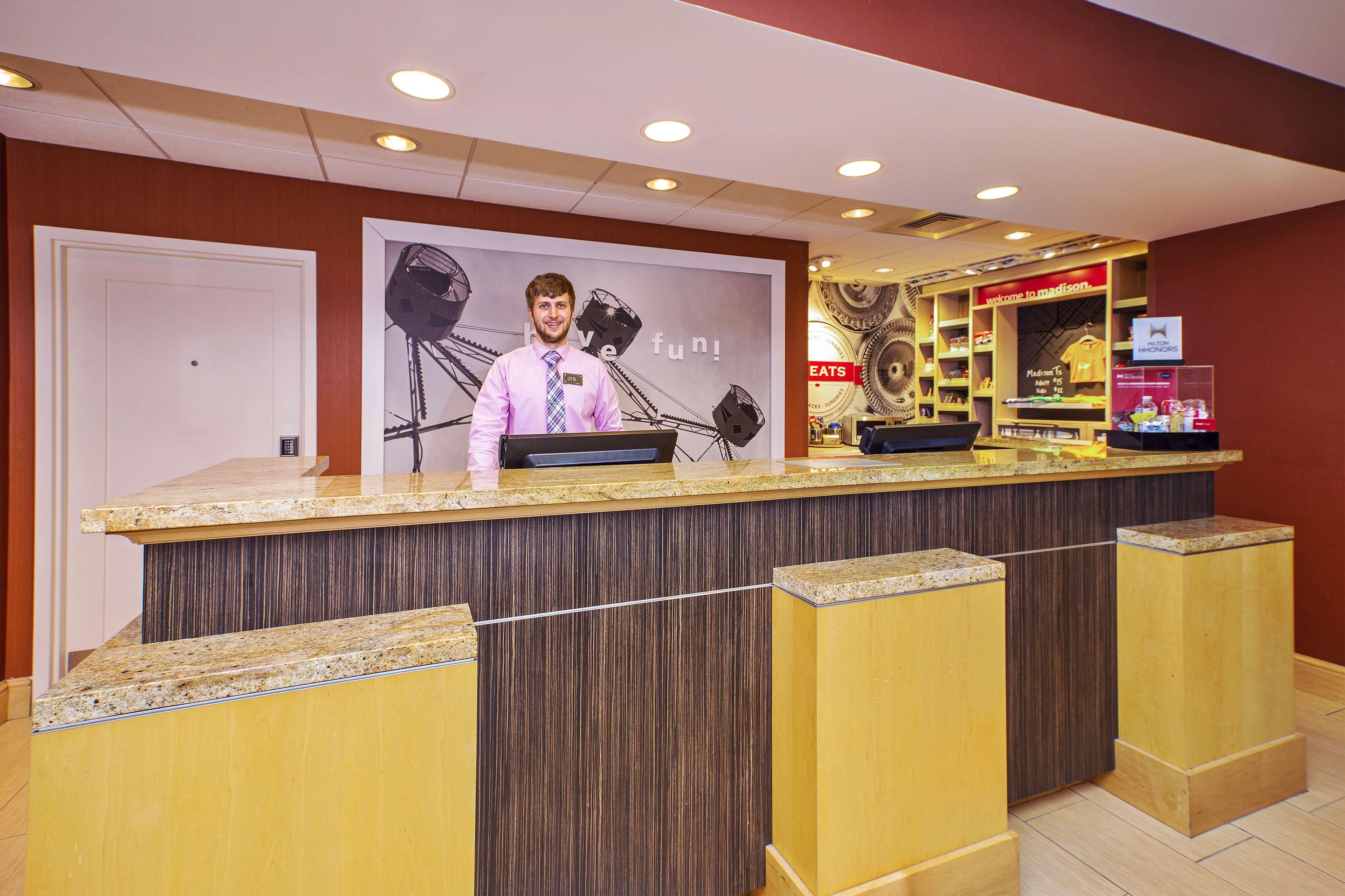 Hampton Inn & Suites Madison - West Buitenkant foto
