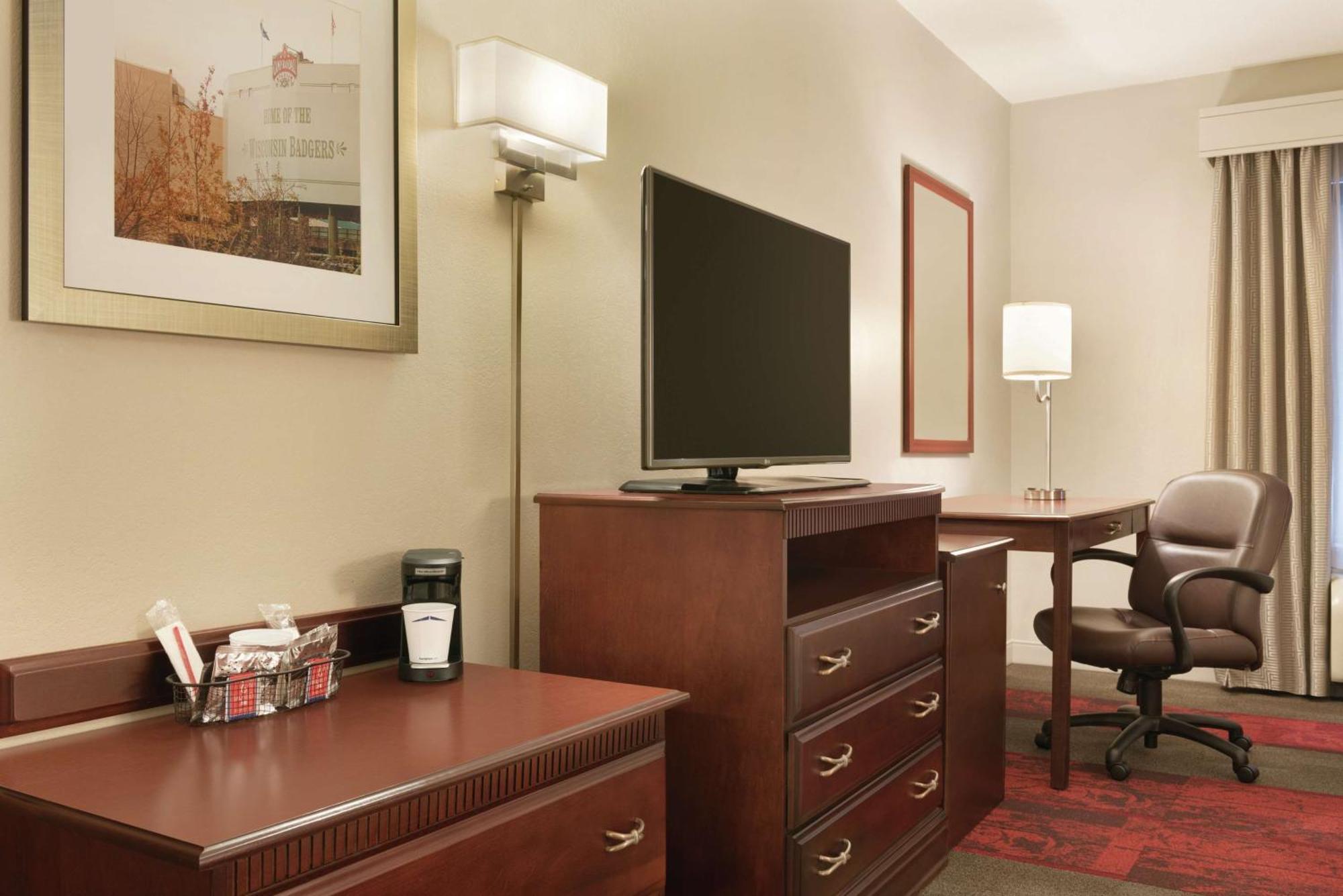 Hampton Inn & Suites Madison - West Buitenkant foto
