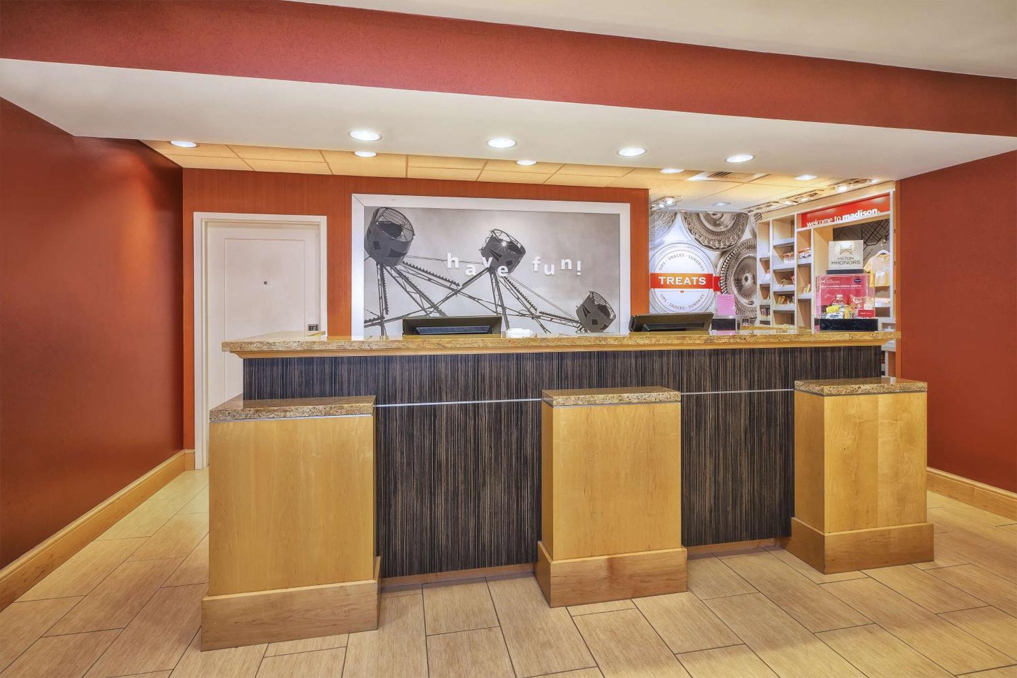 Hampton Inn & Suites Madison - West Buitenkant foto