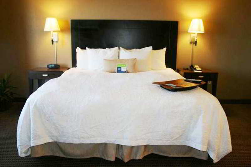 Hampton Inn & Suites Madison - West Buitenkant foto